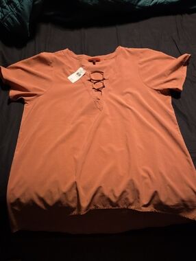 Buckle NWT Withered Rose V-Neck Short Sleeve Top Size XXL 2XL